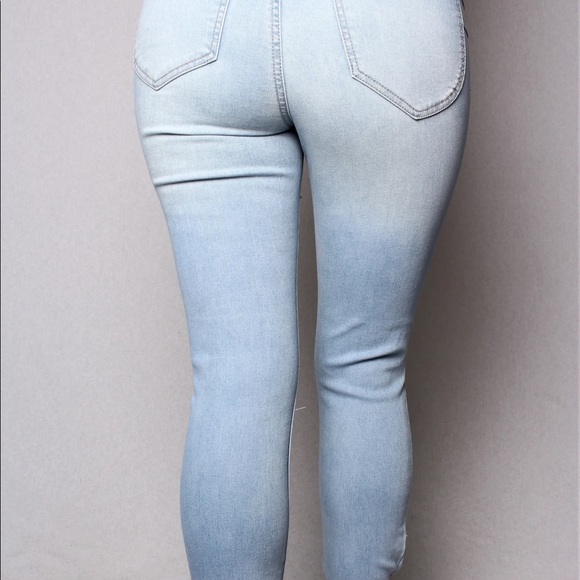 NWT****WOMENS SCULPT LIGHT WASH W/RIP DETAIL - Picture 5 of 9